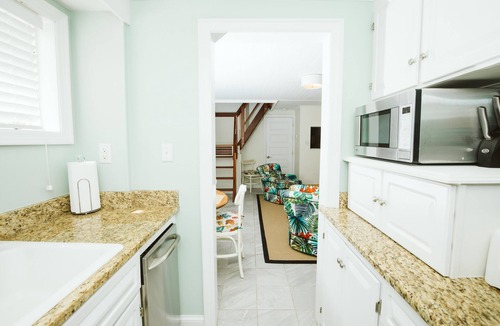 Morehead City Cottage | Heart of Historic Beaufort - 129 Craven Street 300 feet from Beaufort Waterfront