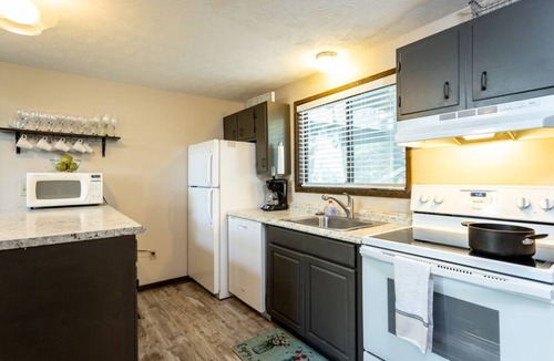 McGaheysville Villa | Heart of Massanutten Mountain Views, Pool & Summer Fun for the Whole Family