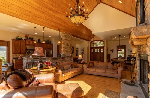Sugar Mountain House | Heart Rock Lodge