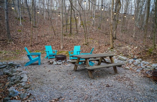 Eddyville Cottage | Heartland Holiday Bungalow - Secluded cabin: 1BR (2Q), 1BA (shower), LR, kitchen, patio, fire pit.