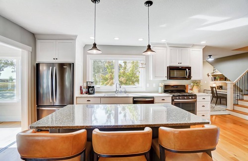 Celina House | Heated Seasonal Pool, Hot Tub, Golf Course Home with Putting Green, Dogs Welcome