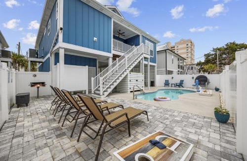 North Myrtle Beach House | HeatedPoolOasis, 2MinWalk2Beach, BeachGear, Golf