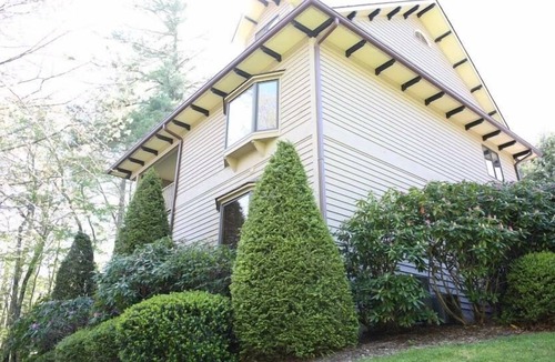 Blowing Rock House | Hemlock Haven #2 3BR/3BA Chetola Resort Condo in Blowing Rock