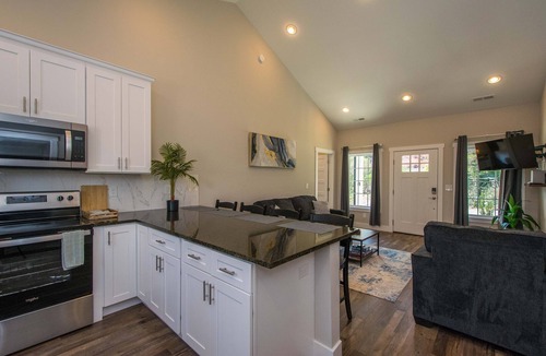 Balfour House | Hendersonville Duplex Sleeps 8 Free Tix