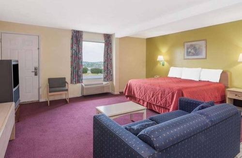 Berea House | Here's Something Exciting! Pet-friendly, Free Parking, WiFi