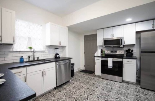 Norwood House | Heritage on 28th- King Bed/Near Downtown/Patio