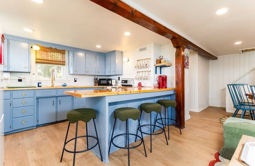 Shipshewana House | Herons Perch: Peaceful Lakefront Cottage in Shipshewana close to all the fun!