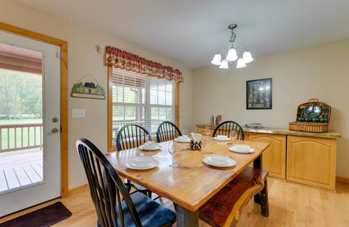 Hiawassee House | Hiawassee Riverfront Cabin: 7 Mi to Lake Chatuge!