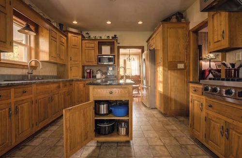 Somerset House | Hickory Farm - Massive 4BR Grill, Deck, Fire Pit, 12 mins to Hidden Valley