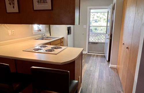 Wilmington House | Hidden Gem 10 mins to Downtown or Wrightsville Beach. Brand New King Sized Bed