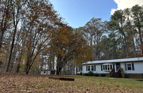 Durham House | Hidden Gem by The Eno River w/hot tub-4 miles from DUKE University and VAMC