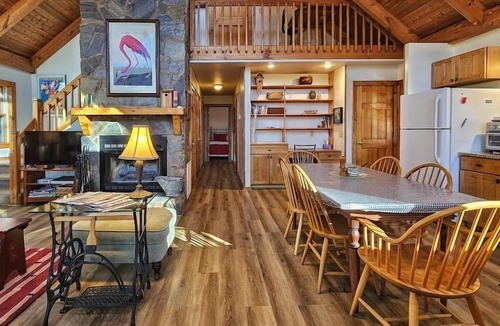 Waynesville Cabin | High Hope-Escape to A Tranquil Cabin Retreat at 4000 Feet, Pet friendly
