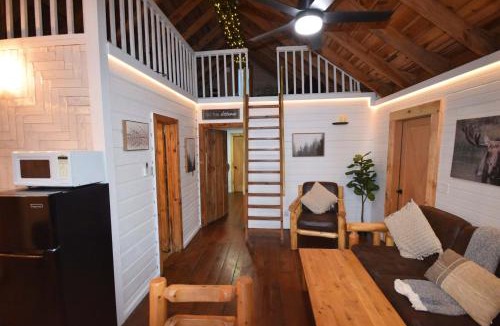 Saluda House | High Top cabin at Cabin Fever in NC