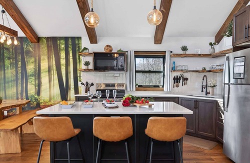 Saluda House | High Top Refuge at Saluda Mountain Retreats!