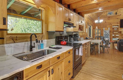 Saluda Cabin | Hike, Bike, Tubing, Whitewater Rafting! Saluda Gem