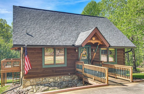 Saluda Cabin | Hike, Bike, Tubing, Whitewater Rafting! Saluda Gem