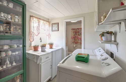 Waneta House | Hike & Fish: Rustic, Timeless McKee Home w/Yard