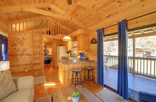 Damascus Cabin | Hike & Relax Fireside: Peaceful Damascus Gem