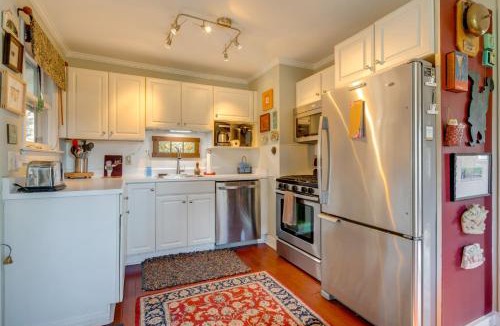 Royal Pines House | Hike, Sip & Explore! Blue Ridge Mtn Cabin w/Porch