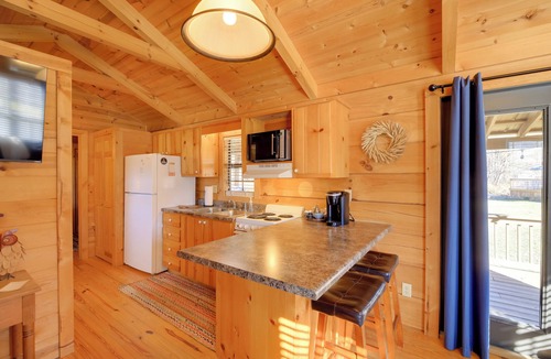 Damascus Cabin | Hike the AT! Creekside Cabin in Trail Town USA