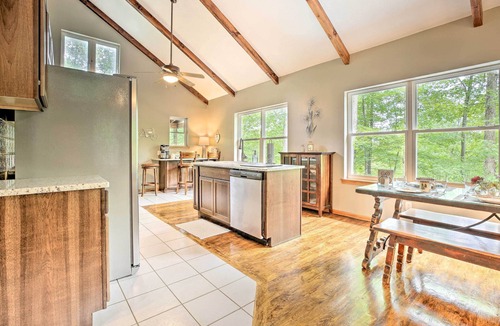 Rogers Cabin | Hike & Zip-Line: Red River Gorge Cabin w/Hot Tub!
