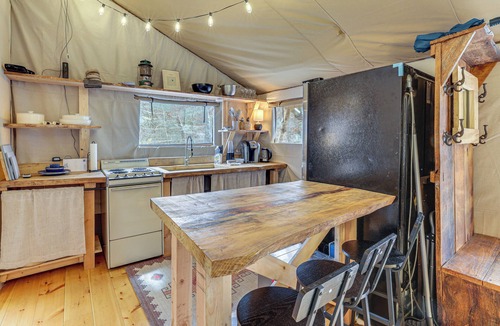Trenton Cabin | Hiker’s Hideaway w/Hot Tub Near Lookout Mountain