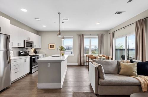 Hillsboro West End House | Hillsboro Village Near Belmont + Vanderbilt | Private Balcony + Terrace