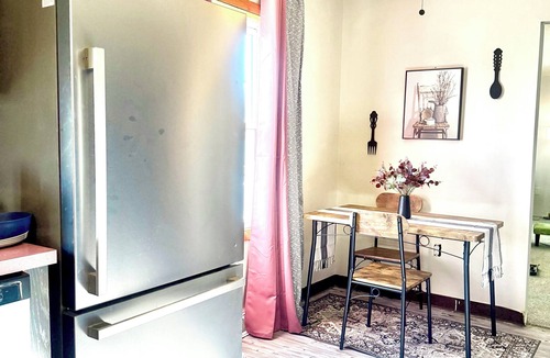 Charleston House | HILLSIDE CHARMER 4-bedroom, 2-bathroom house in delightful South Charleston.