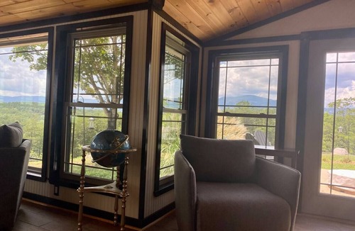 Mill Spring House | Hilltop House at Serenity Ridge, Private Hot Tub + Breathtaking Sunset Views