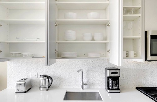 South Loop Apartment | Hip South Loop Studio w/Lounge, Pool & Gym near Grant Park, by Blueground
