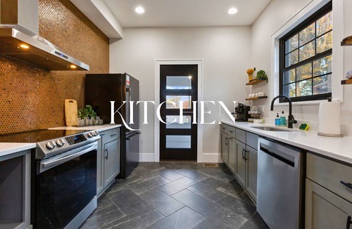 Shelbyville House | Historic 1909 Gem on the Bourbon Trail w/4 King Beds