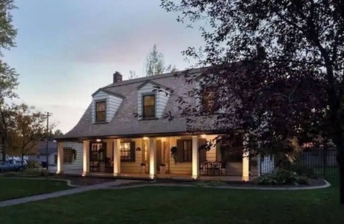Billings House | Historic Cape Cod Downtown