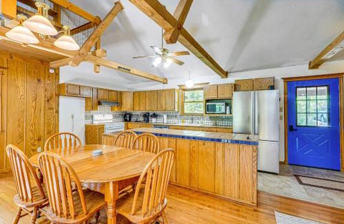 Rucker House | Historic Clark Cabin w/Deck & Fishing Pond Access