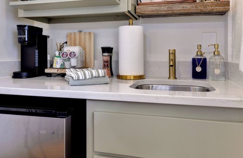 Stonehouse Cottage | Historic Cottage Est. 1749 20 mins to Williamsburg