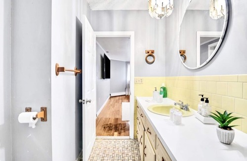 Fall River House | Historic Fall River Guest Retreat Near Providence!