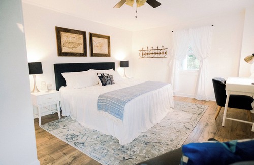 Ashland City House | Historic Farmhouse-Horses-Lake-BookNook, 25 minute drive to downtown Nashville