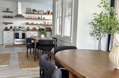 Greensboro House | Historic Haven: Nestled in Downtown Greensboro! Close to Universities.