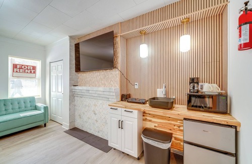 Bellepoint Apartment | Historic Hinton Gem: Walkable Luxury Near Dtwn!