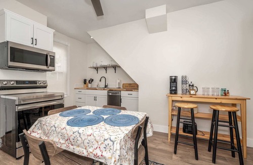 Ludlow House | Historic Ludlow Suites – 2 Apts!