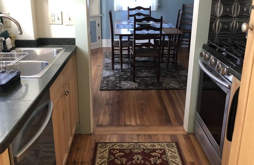 Historic Montford House | Historic Montford House. Close to downtown, restaurants and markets.