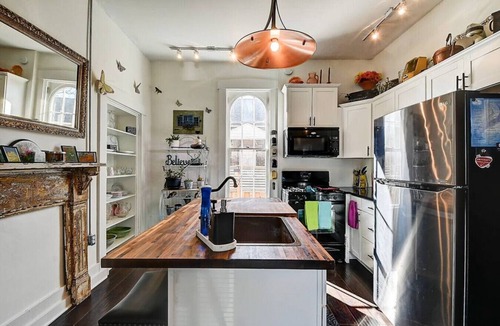 Franklin House | Historic Tiny Cottage w Hot Tub!