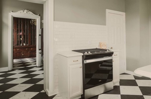 Lawrenceburg House | Historical Home on the bourbon trail, pool table, hot tub. 10,000 SQFT