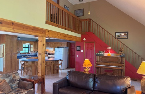 Benton House | Hiwassee River House: Lake Access!
