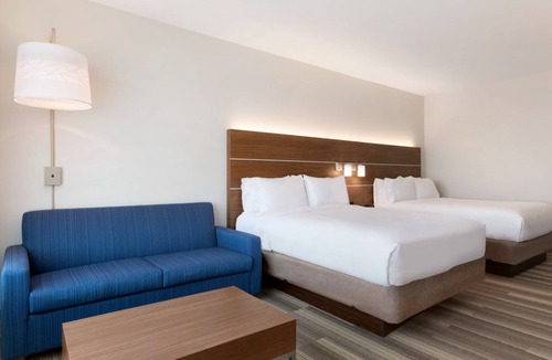 Roselawn Finance Hotel | Holiday Inn Express and Suites-Cincinnati NE - Red Bank Road by IHG