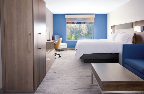 Farmers Hotel | Holiday Inn Express and Suites Morehead by IHG