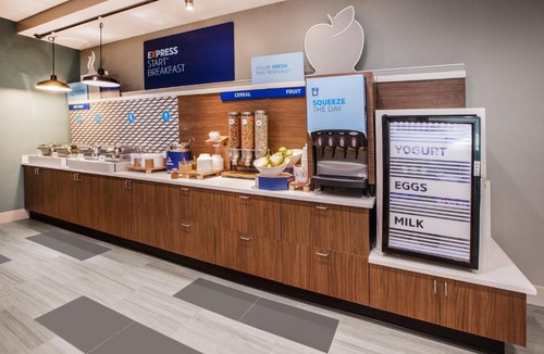 Petersburg Hotel | Holiday Inn Express and Suites - Petersburg - Fort Lee by IHG