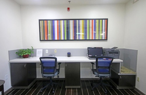 Greensboro Hotel | Holiday Inn Express Hotel & Suites Greensboro-East by IHG