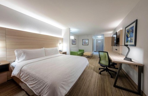 Petersburg Hotel | Holiday Inn Express Hotel & Suites Petersburg/Dinwiddie by IHG