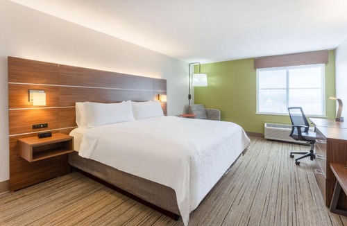 Scottsburg Hotel | Holiday Inn Express Scottsburg by IHG