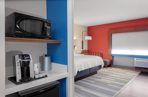 Wilmington Hotel | Holiday Inn Express & Suites Wilmington West - Medical Park by IHG